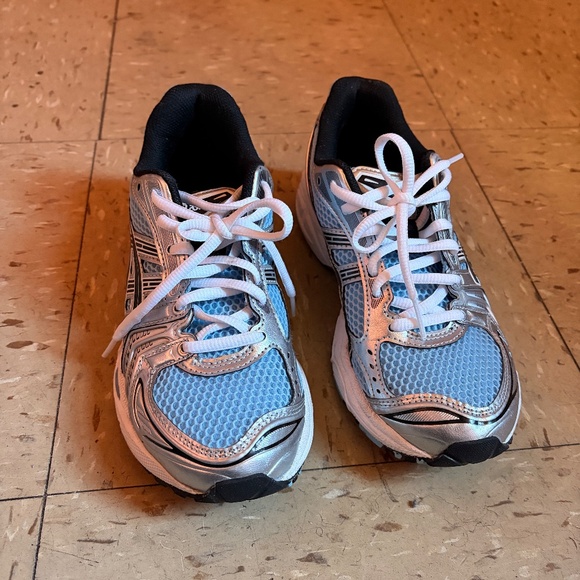 Kids Shoes - Picture 7 of 7